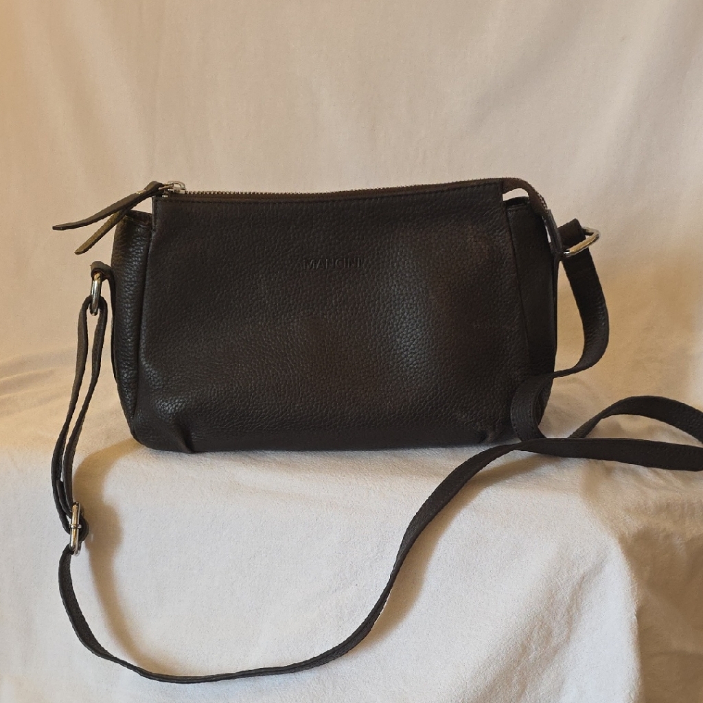 Sleek Brown Leather Crossbody Bag Mancini
